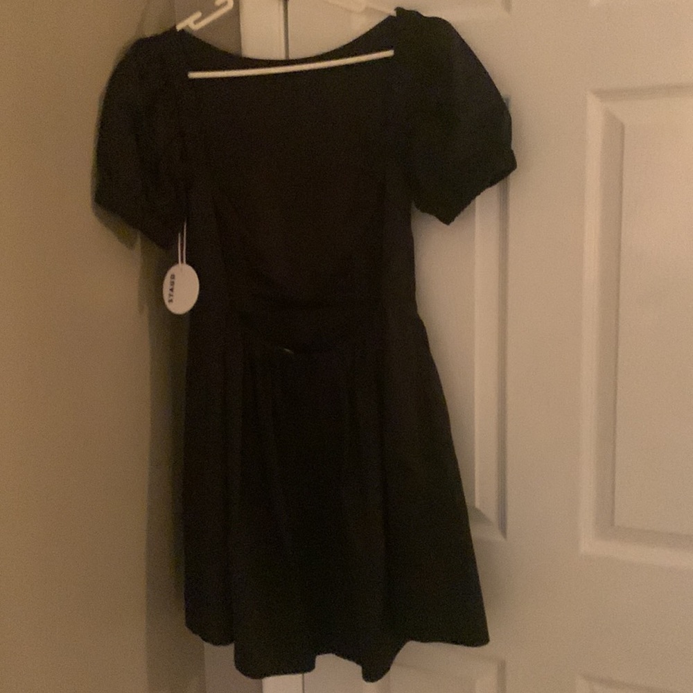 NWT- Staud Alix Puff Sleeve black backless size six dress - Picture 4 of 6